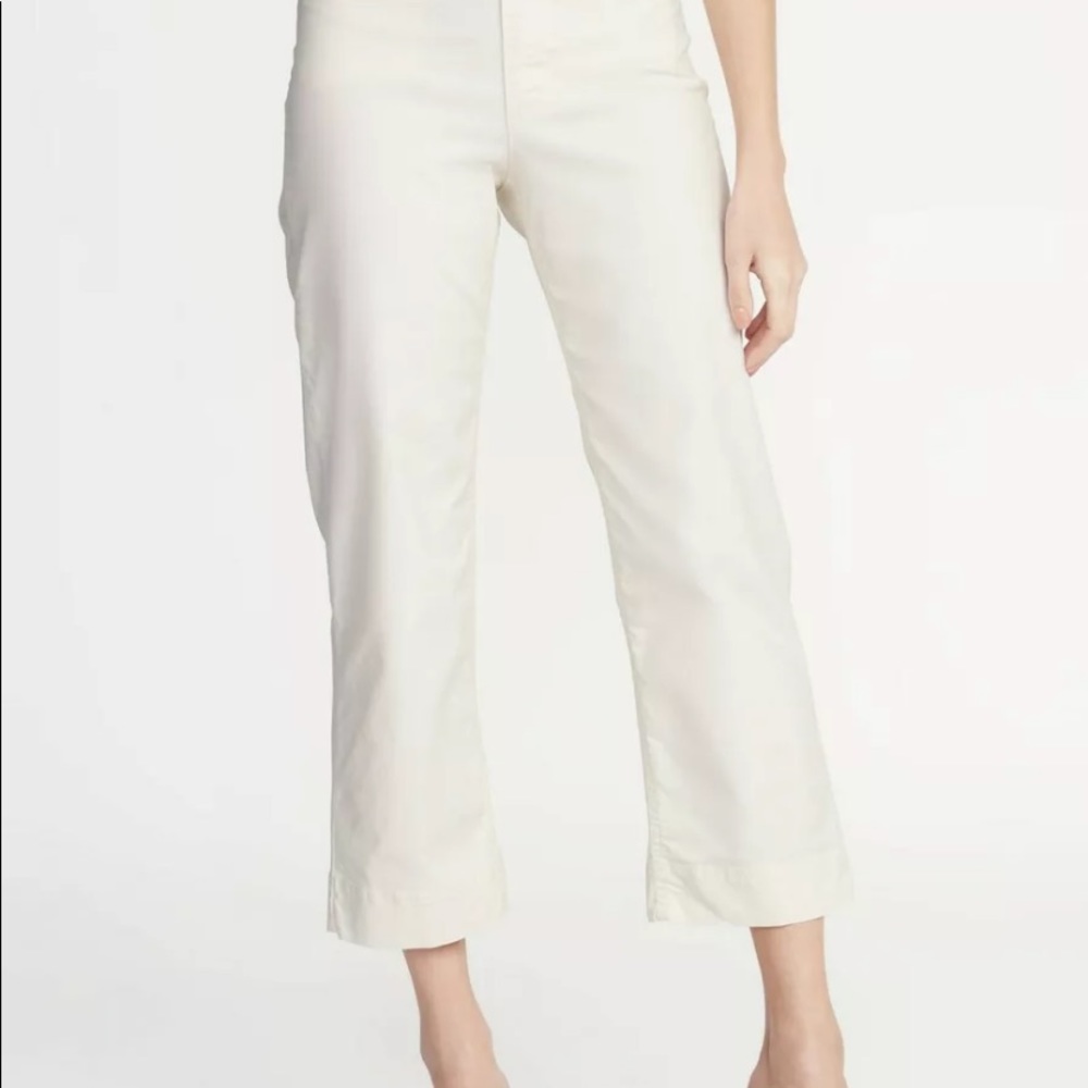 Old Navy high-waist capris, natural